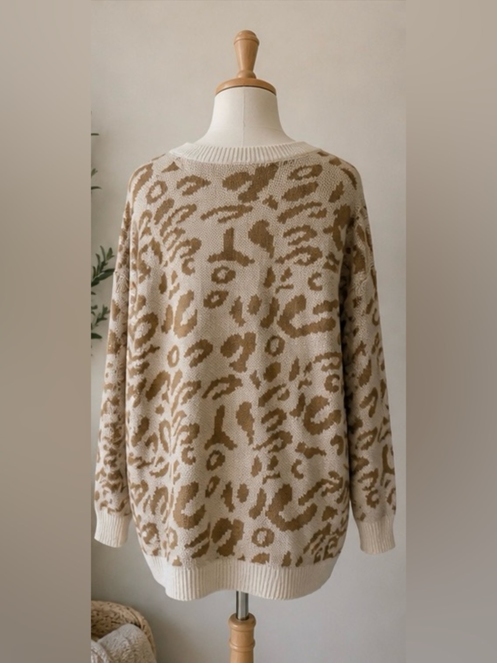 Vestidos Cheetah Print Sweater. Size L - Picture 3 of 5